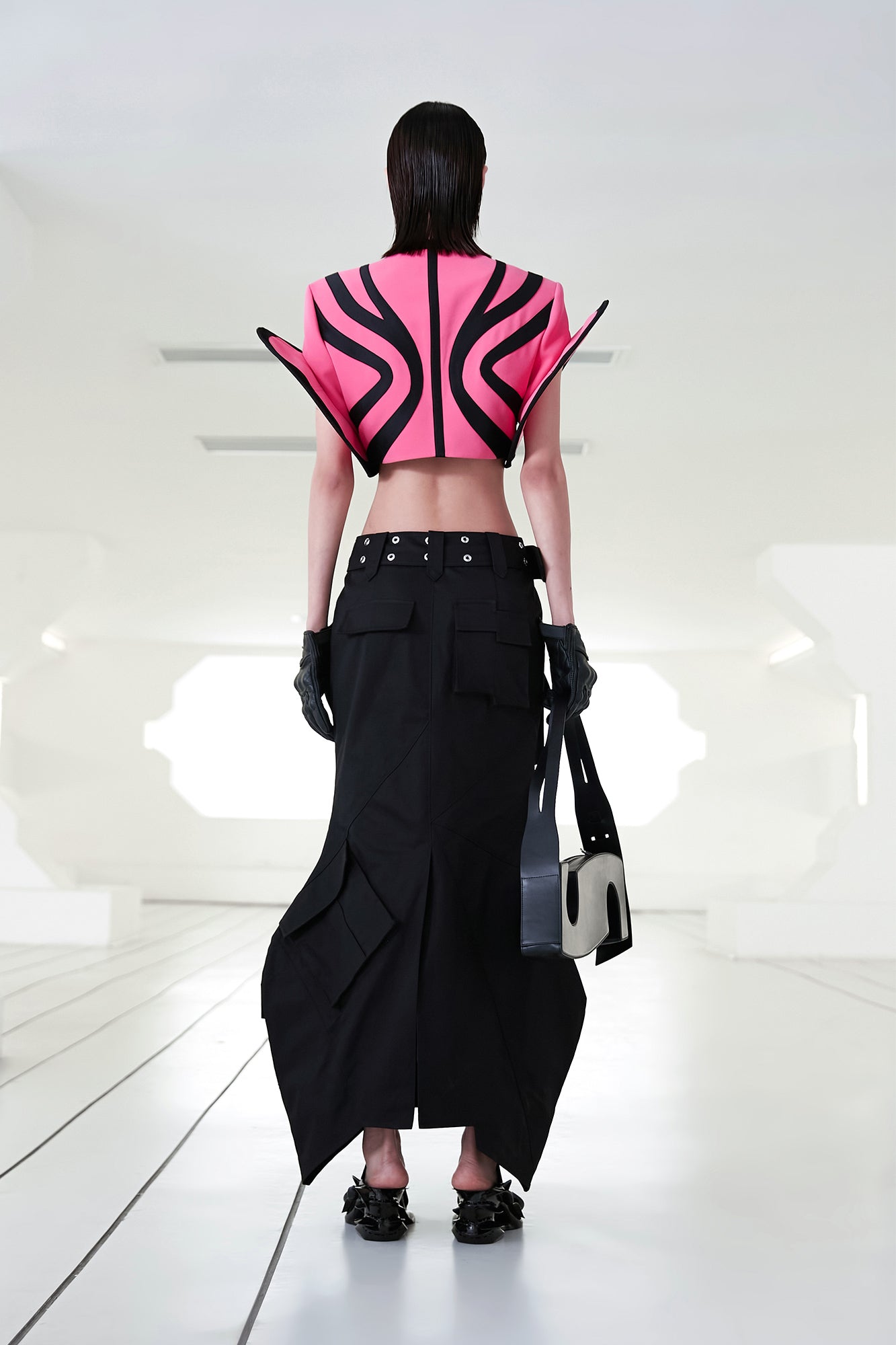 Geometric division tooling overskirt