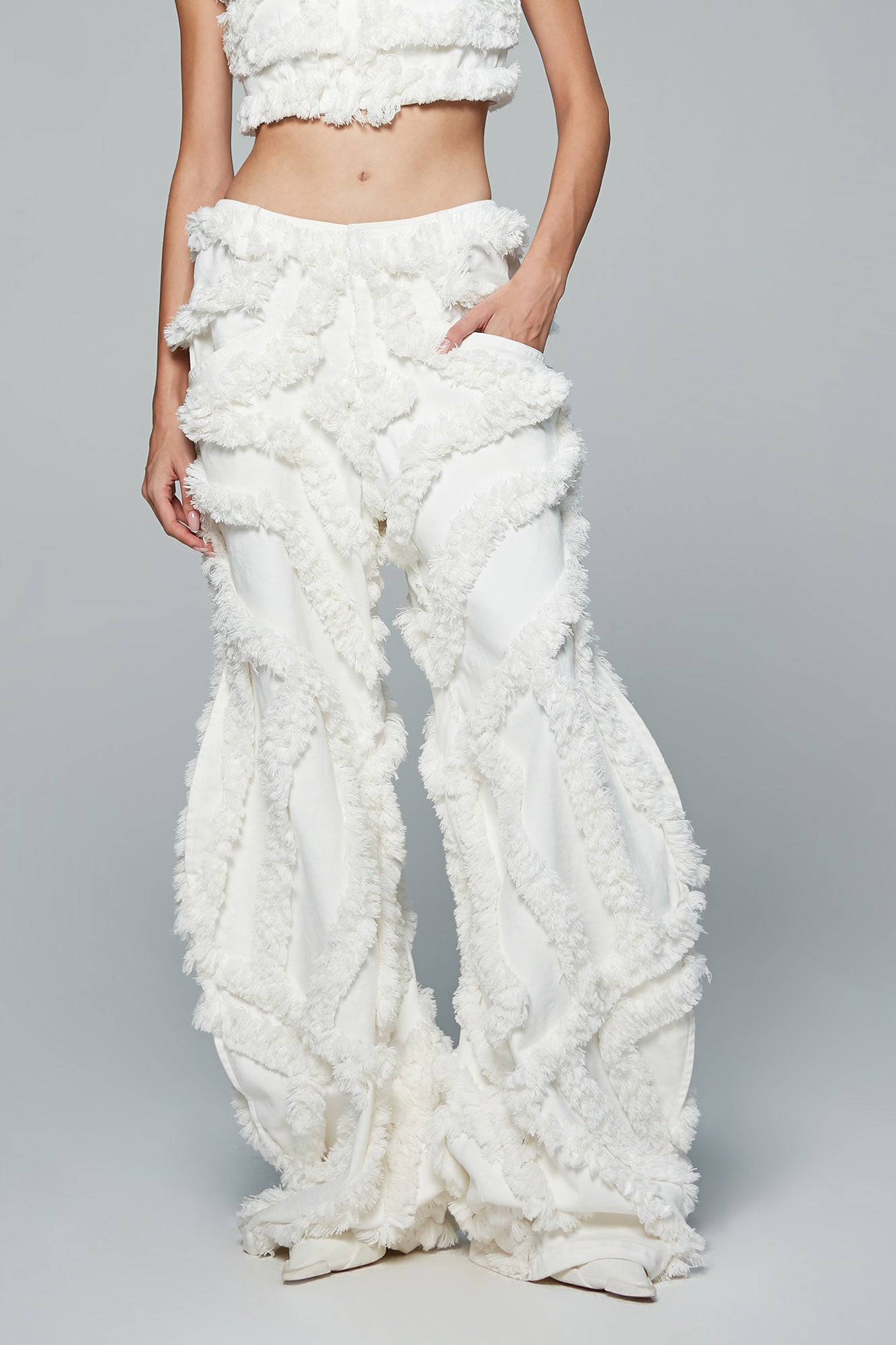 Fractional-wave pants with raw edge