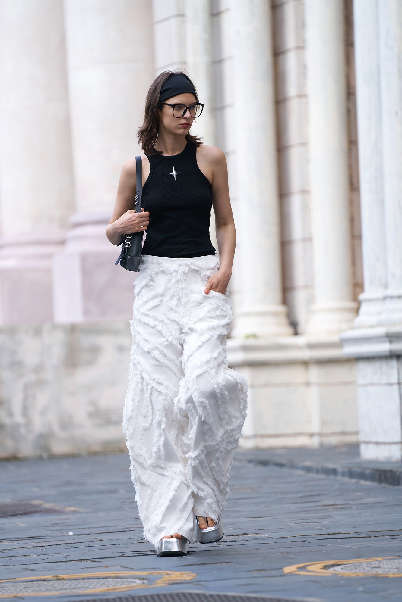 Fractional-wave pants with raw edge