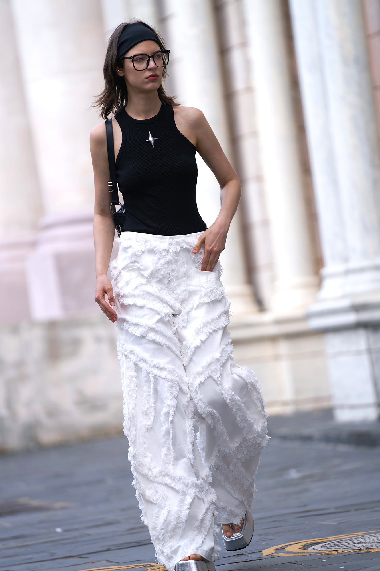 Fractional-wave pants with raw edge