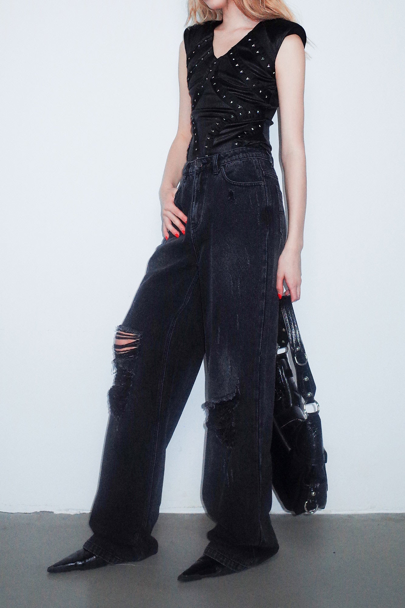 Four-star hook button sleeveless top