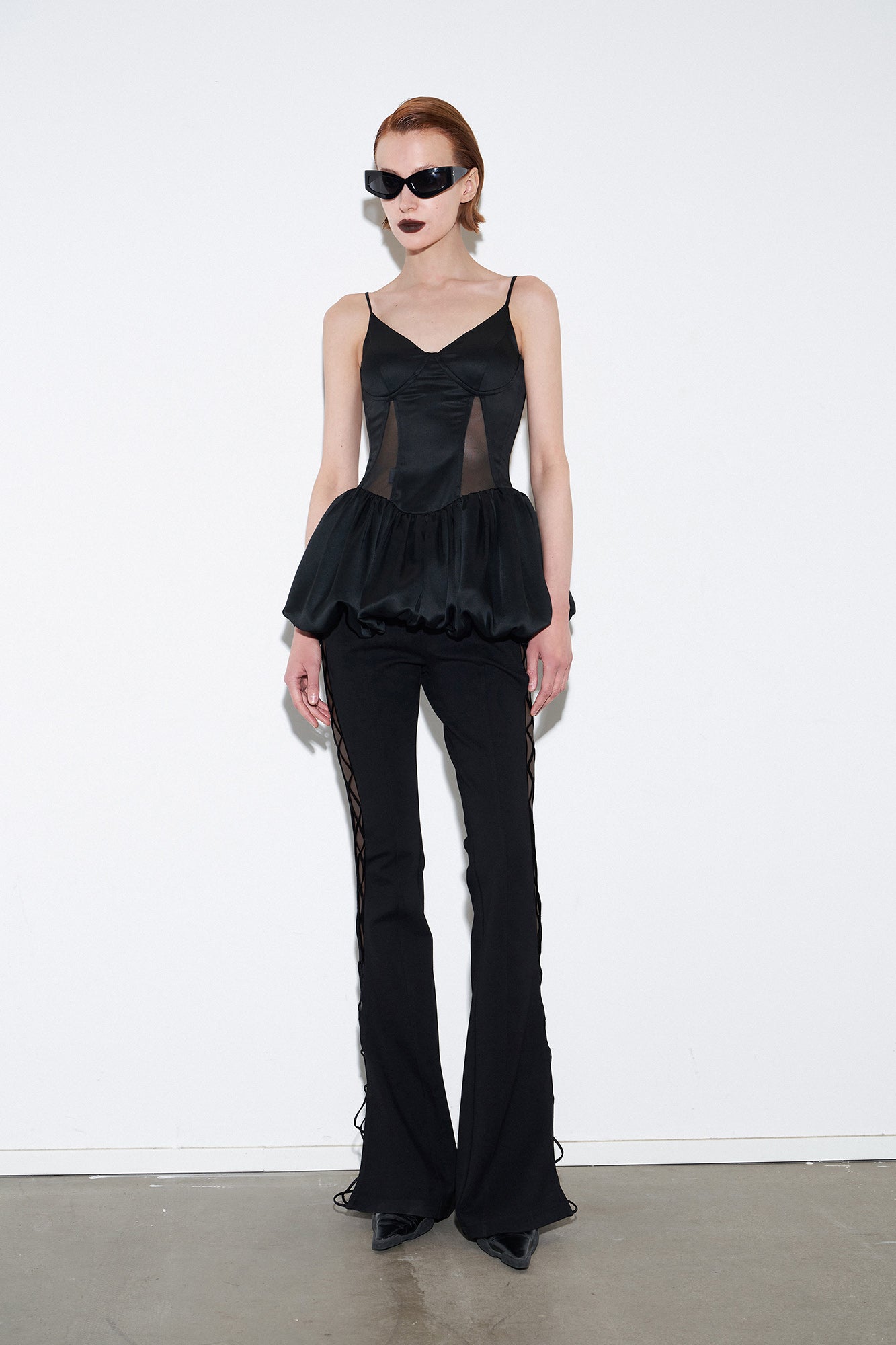 Acetic acid hollowed-out fishbone flower bud top