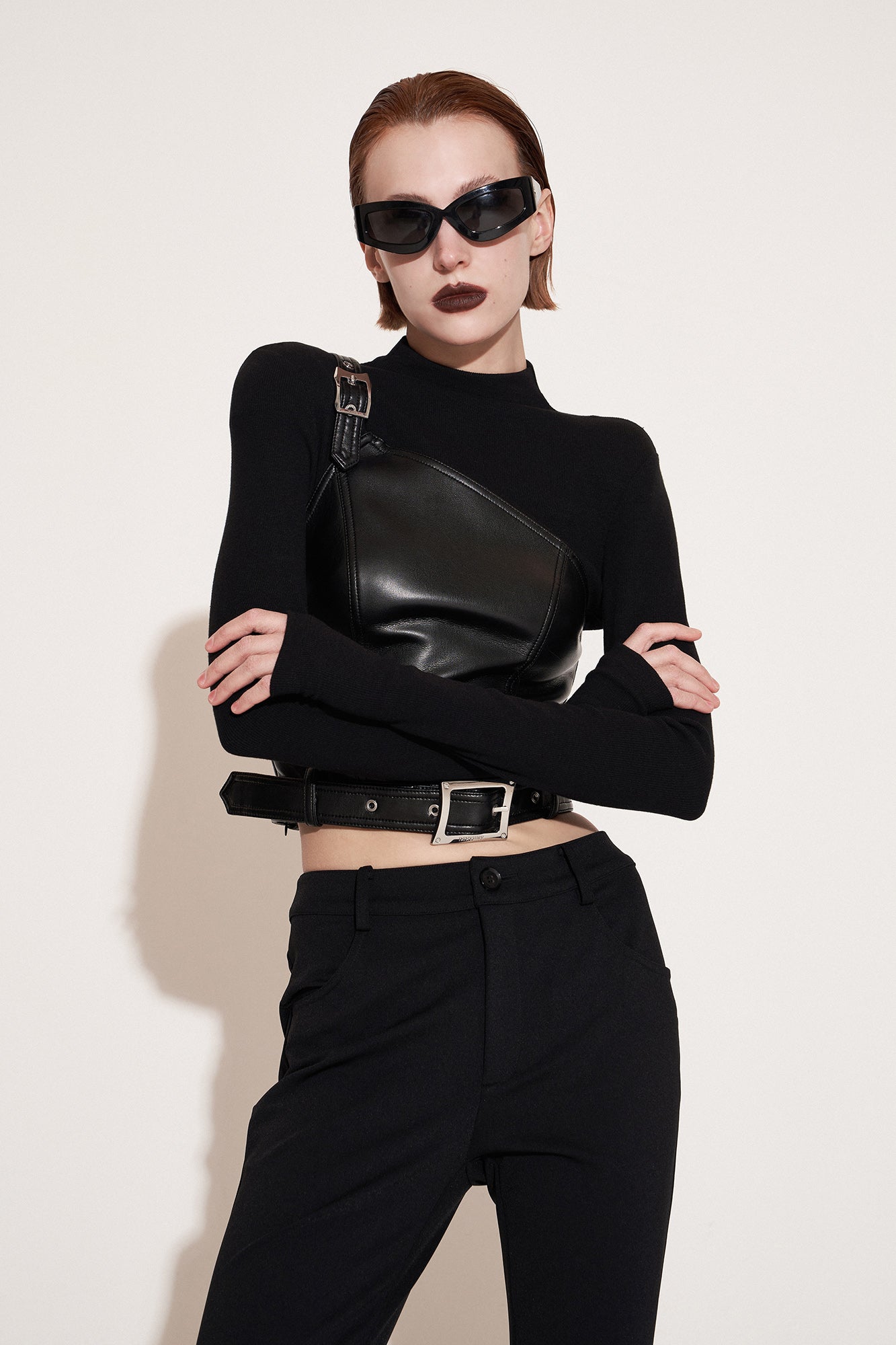 Japanese style buckle splicing top