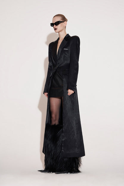 Round shoulder dovetail hem coat